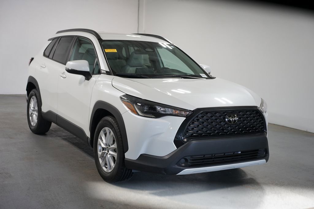Certified 2023 Toyota Corolla Cross LE FWD image 3