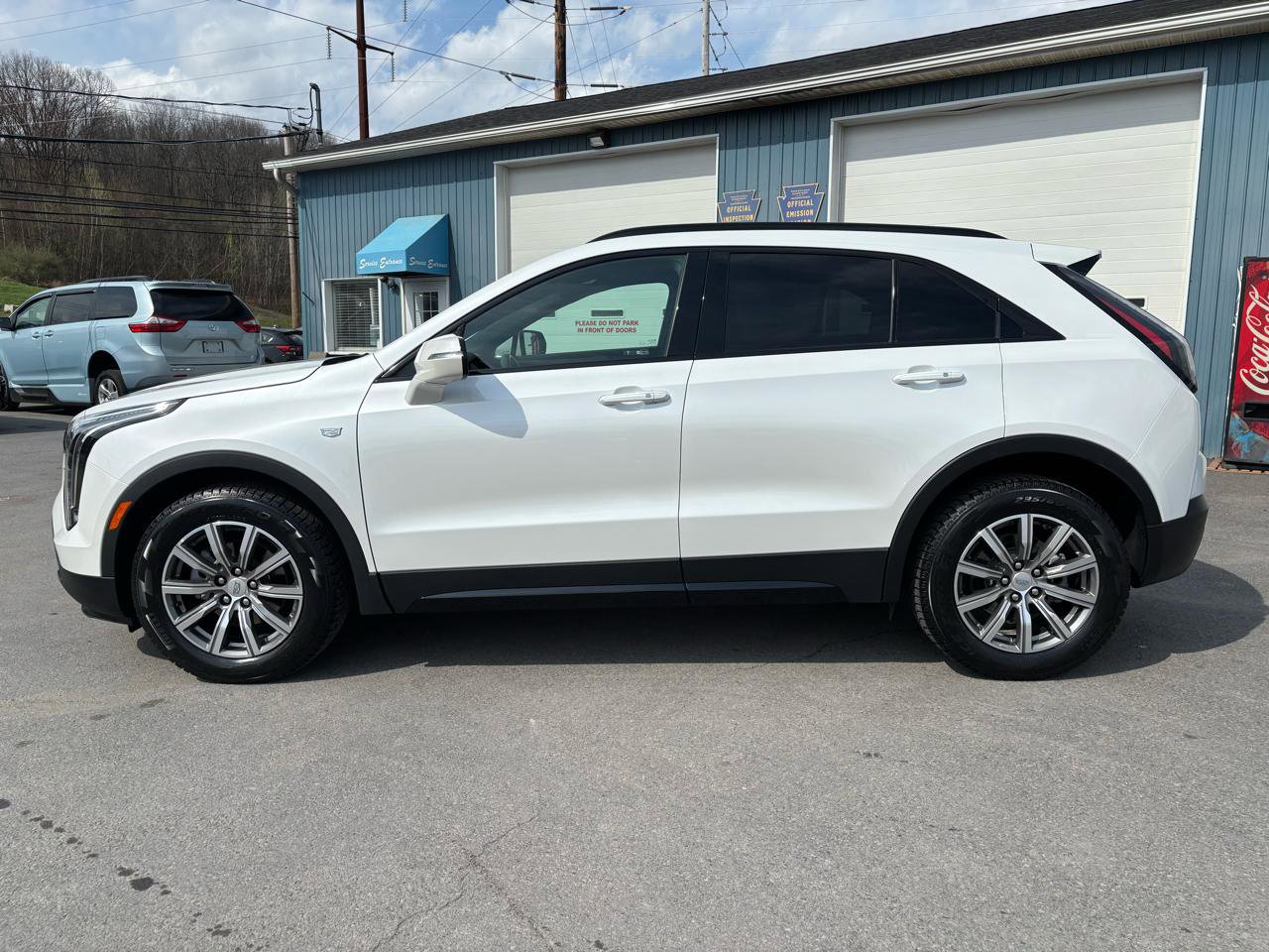 Used 2022 Cadillac XT4 Sport image 2