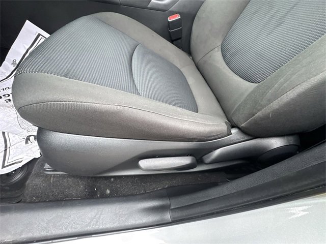 Used 2022 Toyota RAV4 LE image 12