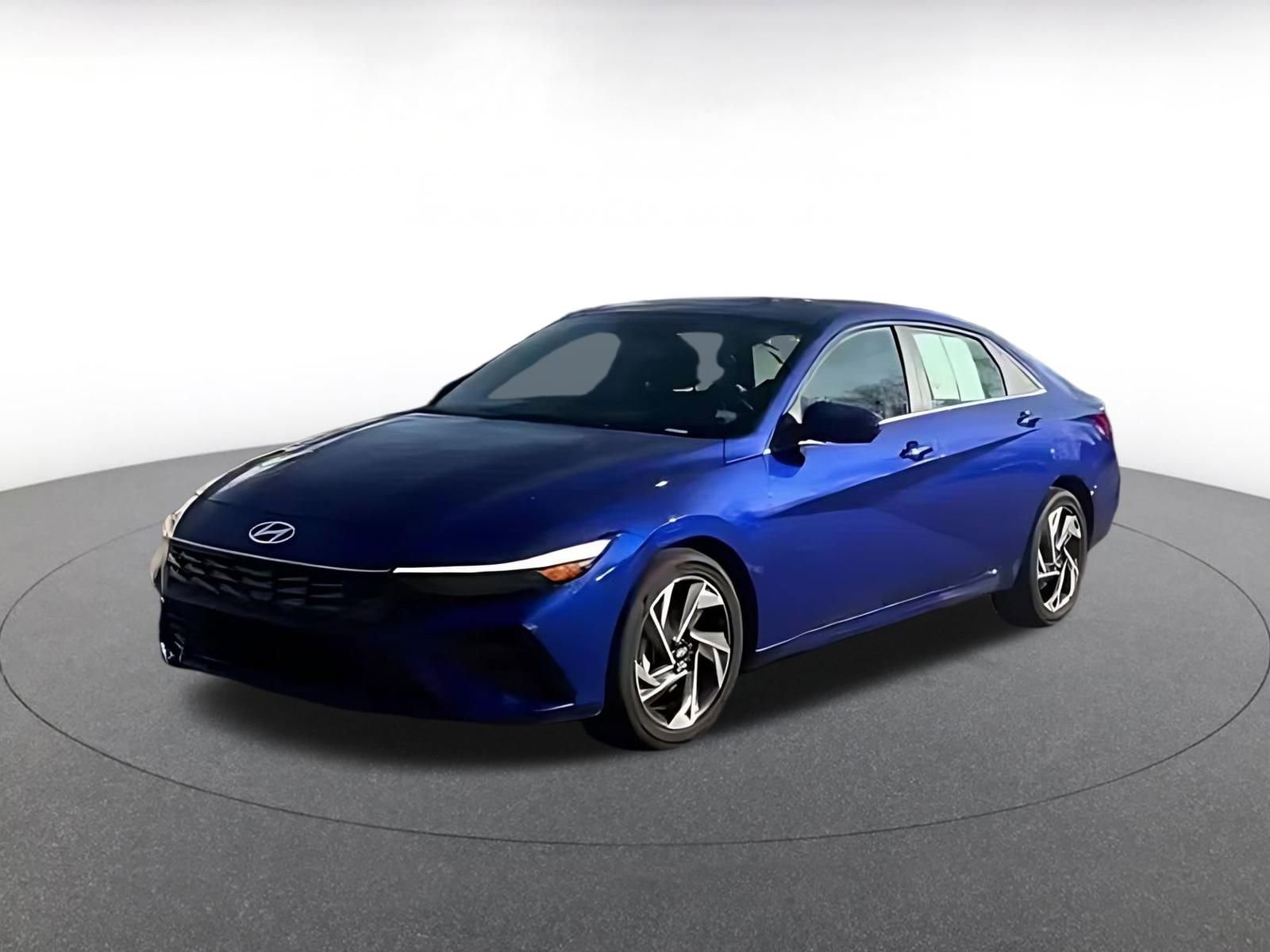 Used 2025 Hyundai Elantra SEL image 3