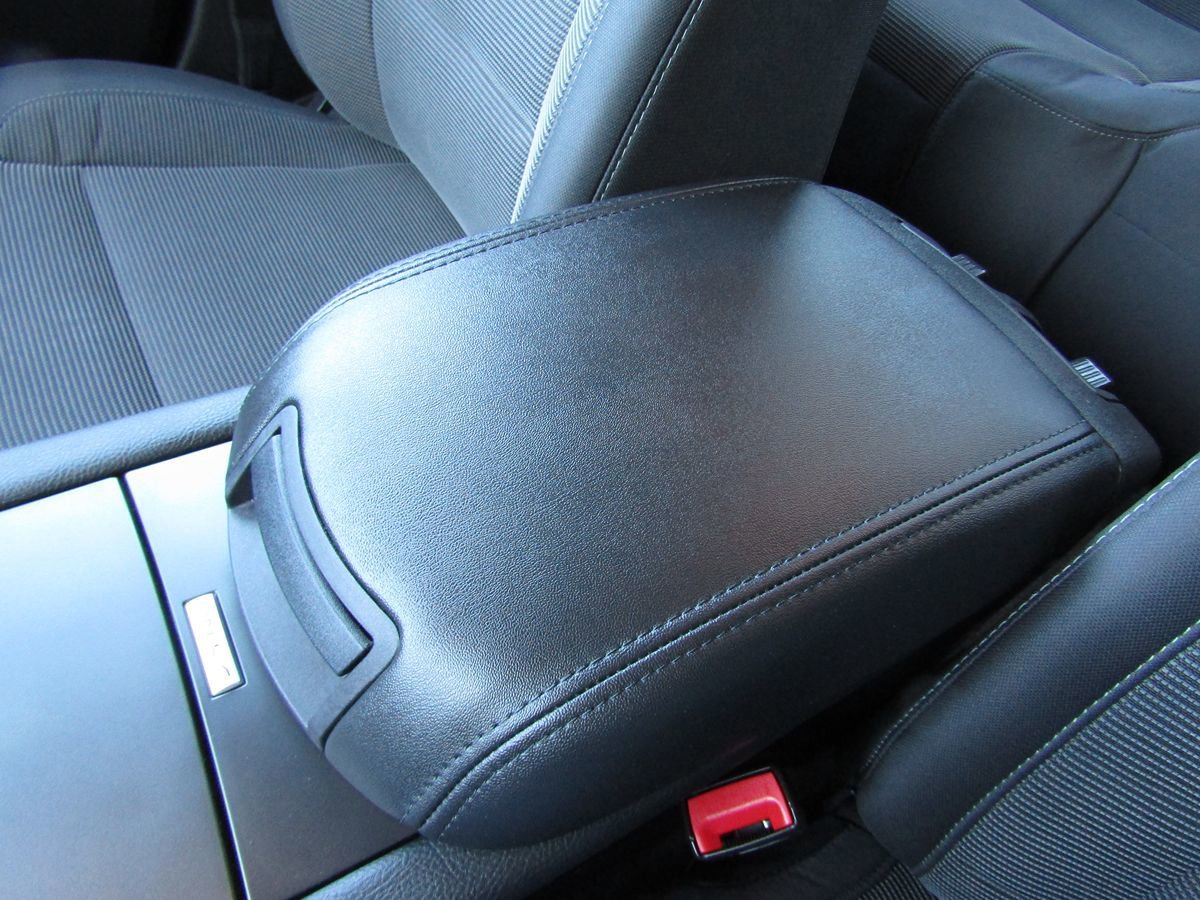 Used 2017 Ford Taurus SEL FWD image 23