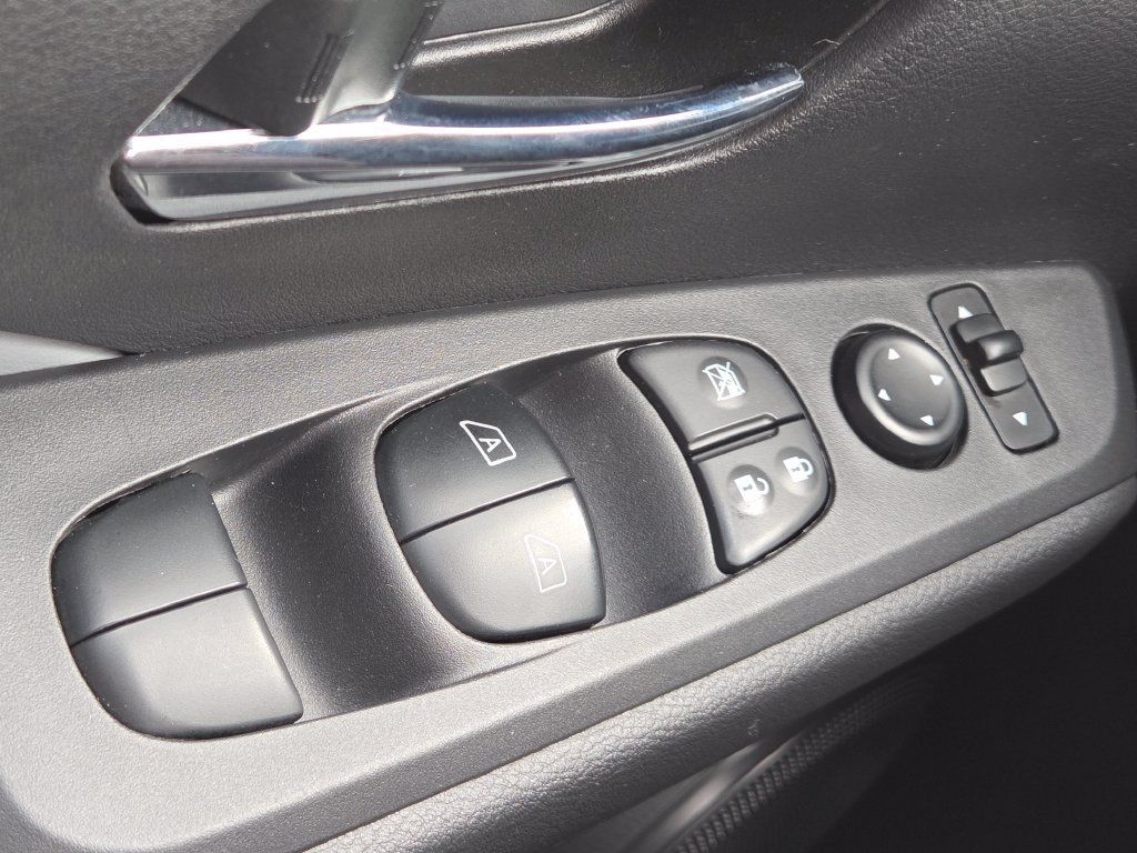 Certified 2024 Nissan Kicks SR w/ SR Premium Package FWD image 9