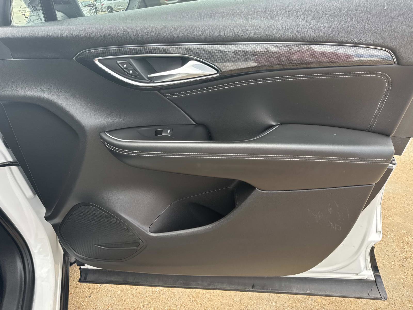 Used 2022 Buick Envision Essence w/ Sport Touring Package image 13