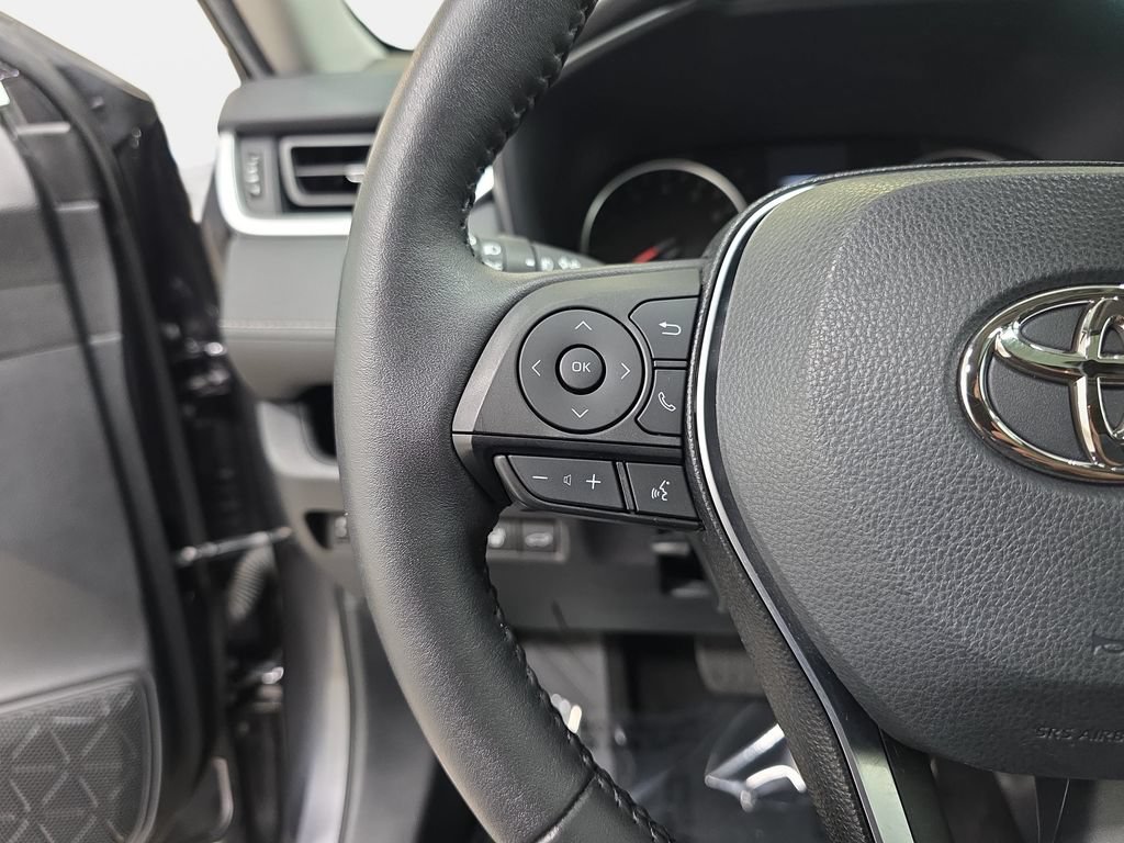 Used 2021 Toyota RAV4 XLE Premium AWD/4WD image 17