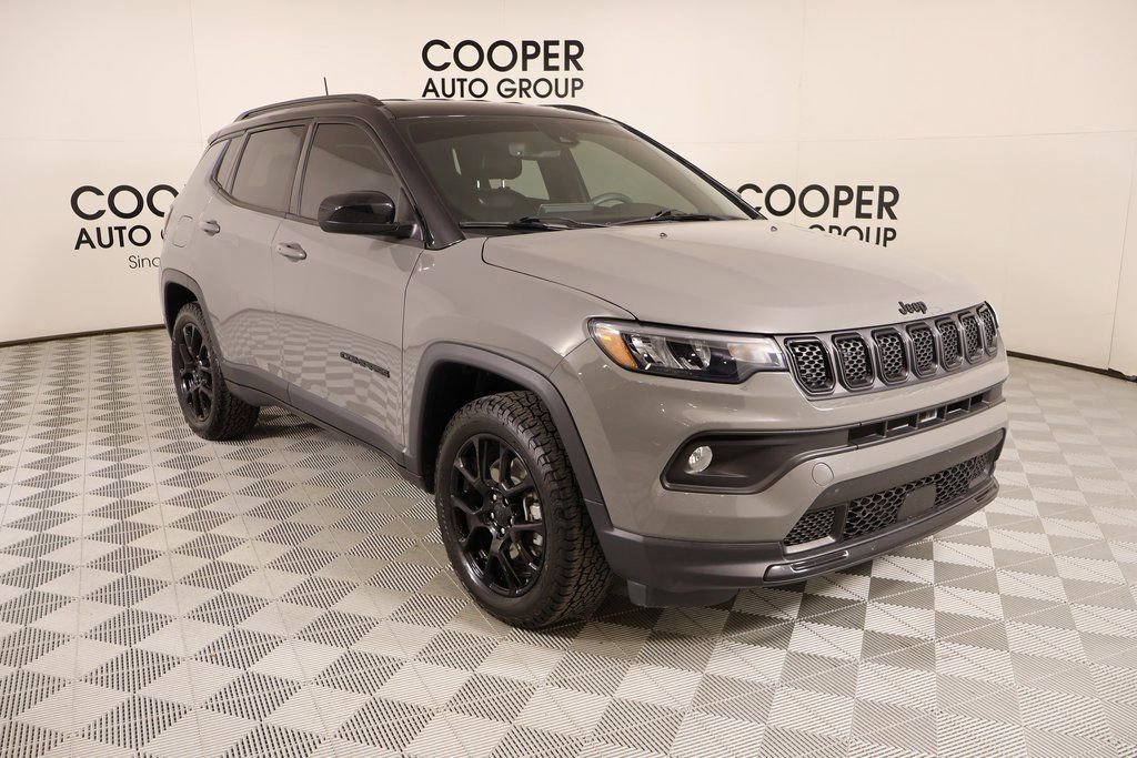 Used 2023 Jeep Compass Altitude w/ Convenience Group image 1