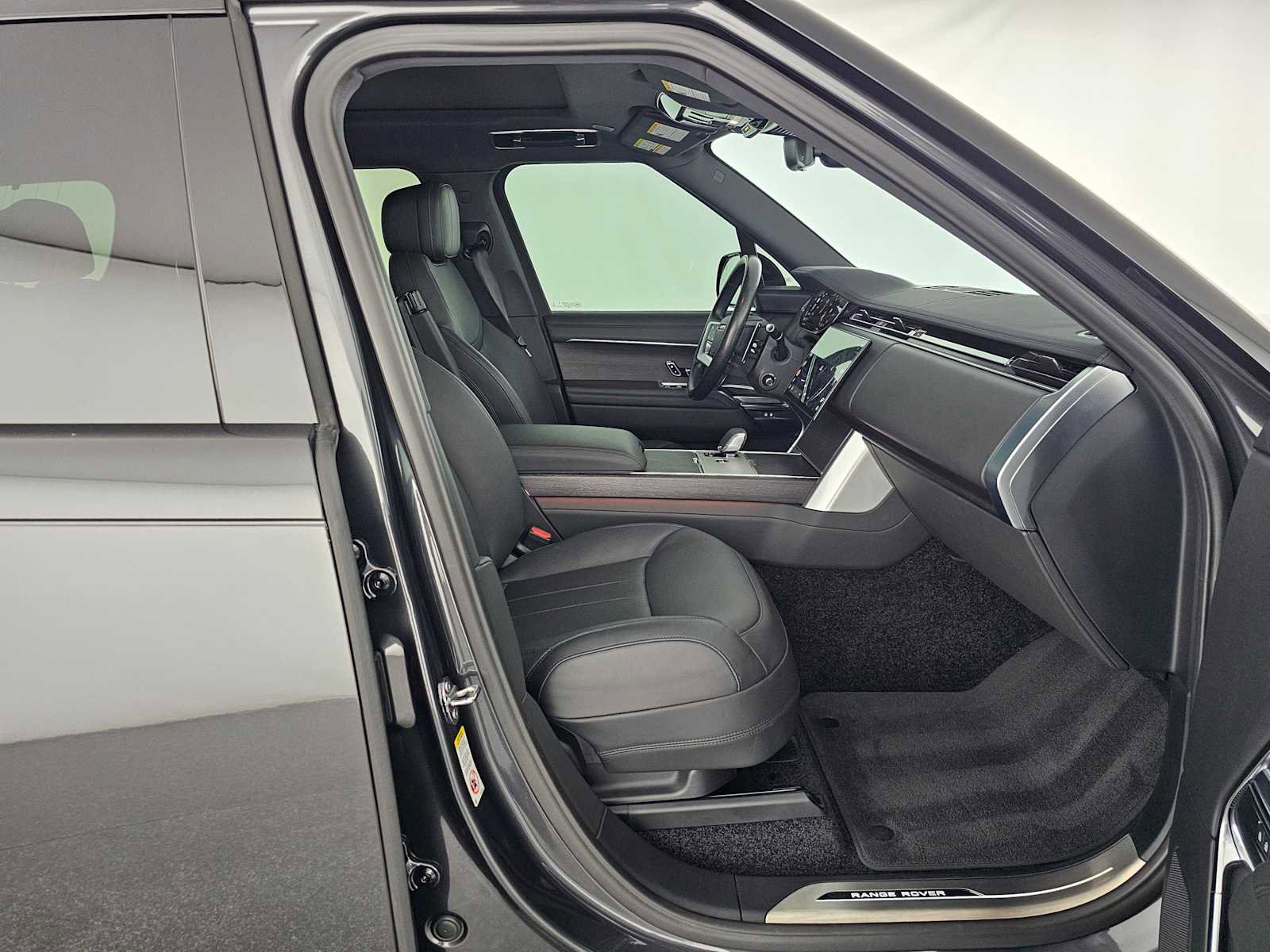 Used 2025 Land Rover Range Rover SE AWD/4WD image 10