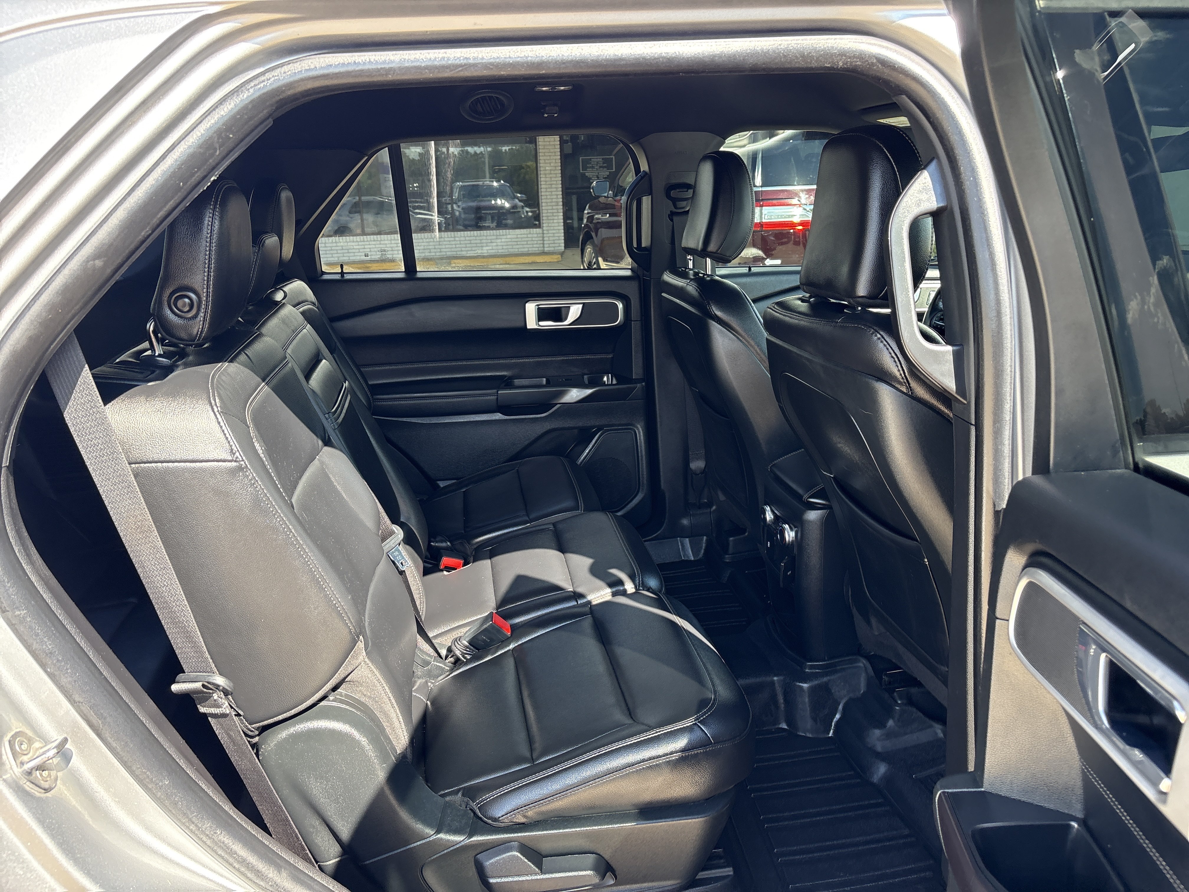 Used 2020 Ford Explorer XLT w/ Equipment Group 202A AWD/4WD image 8