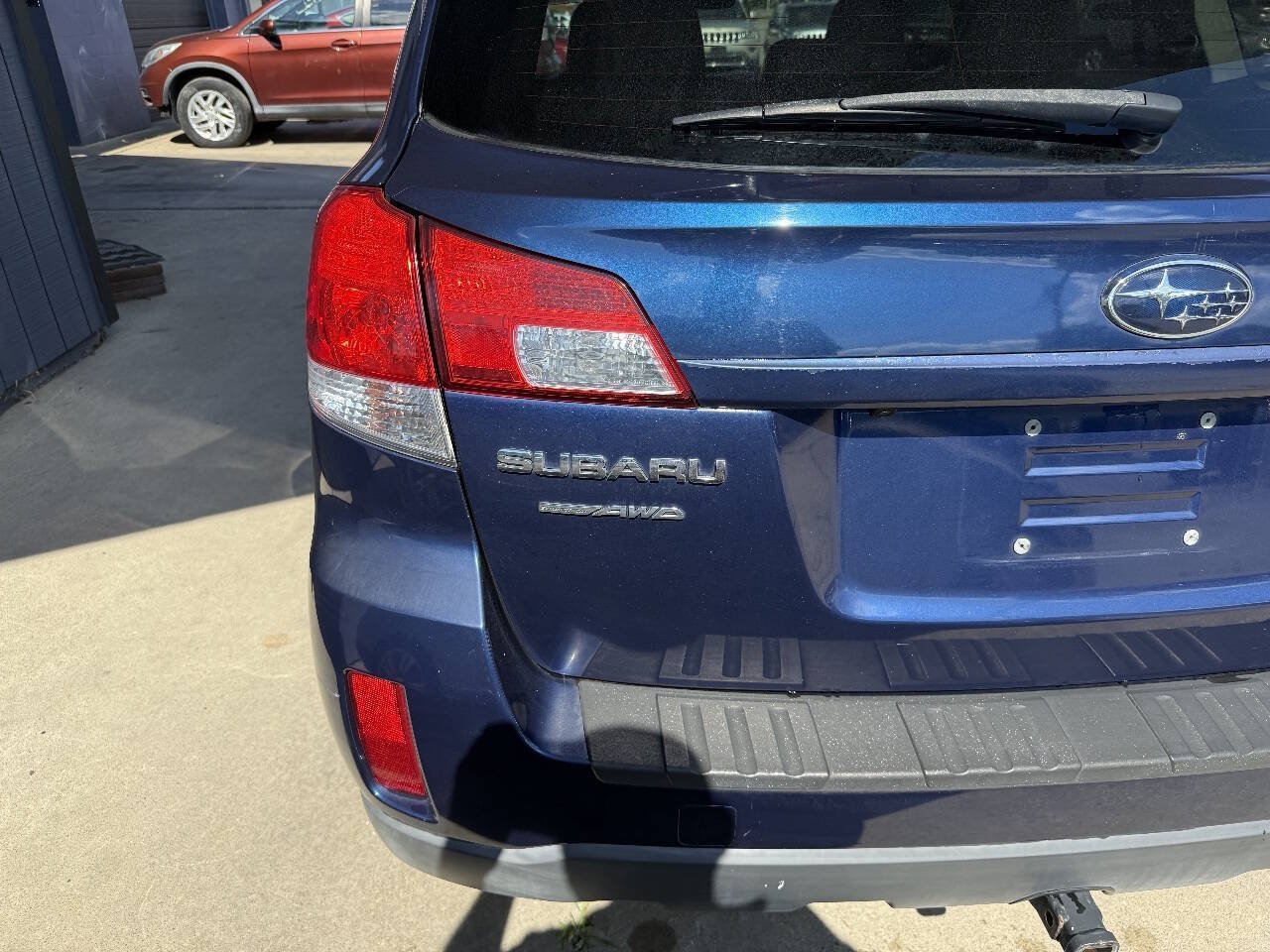 Used 2011 Subaru Outback 2.5i Limited w/ PWR Moonroof Pkg AWD/4WD image 7