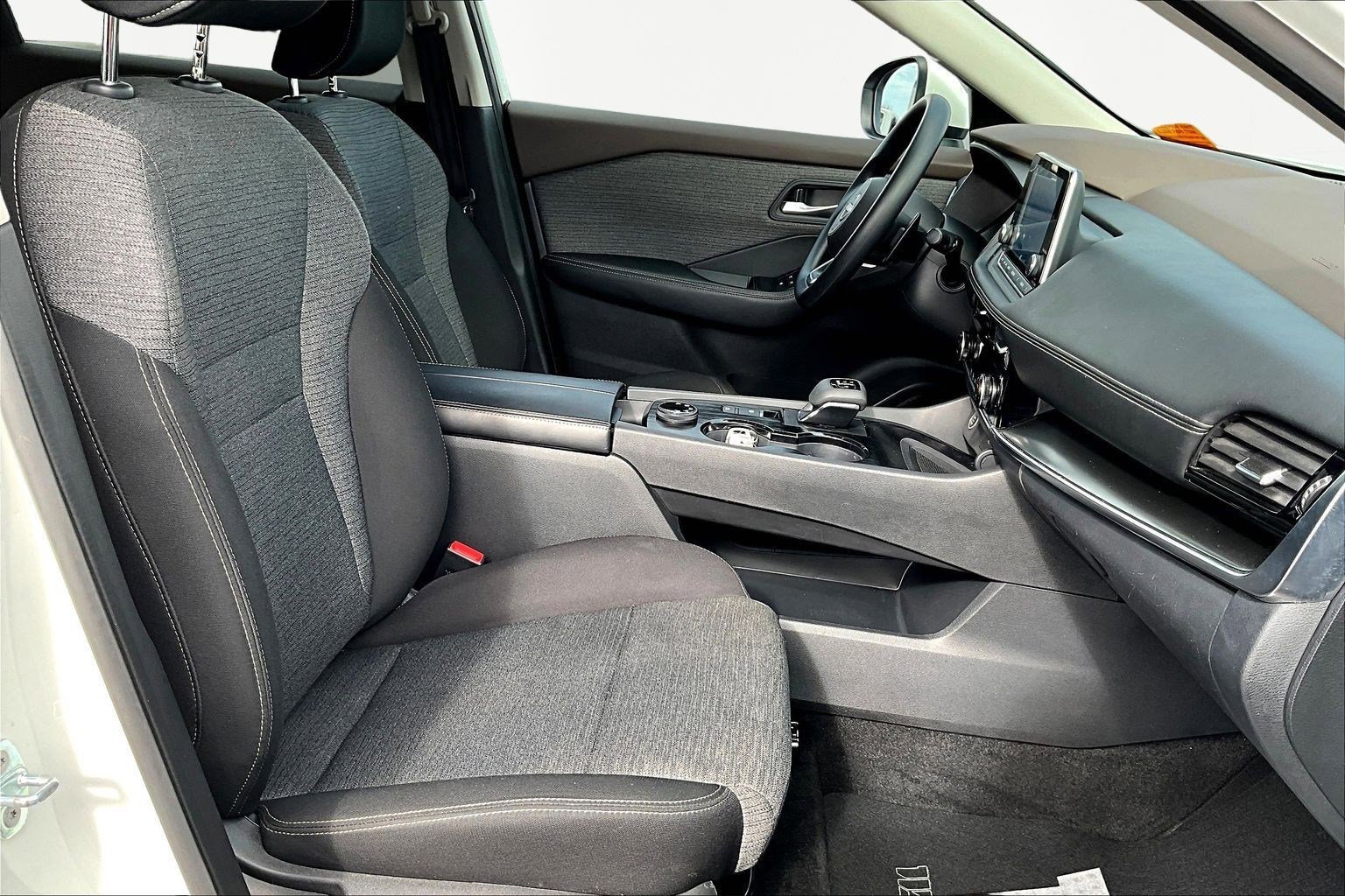 Used 2023 Nissan Rogue SV AWD/4WD image 30