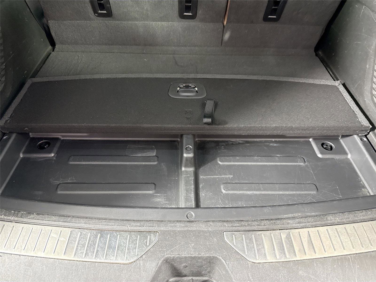 Used 2024 Chevrolet Suburban Premier RWD image 41