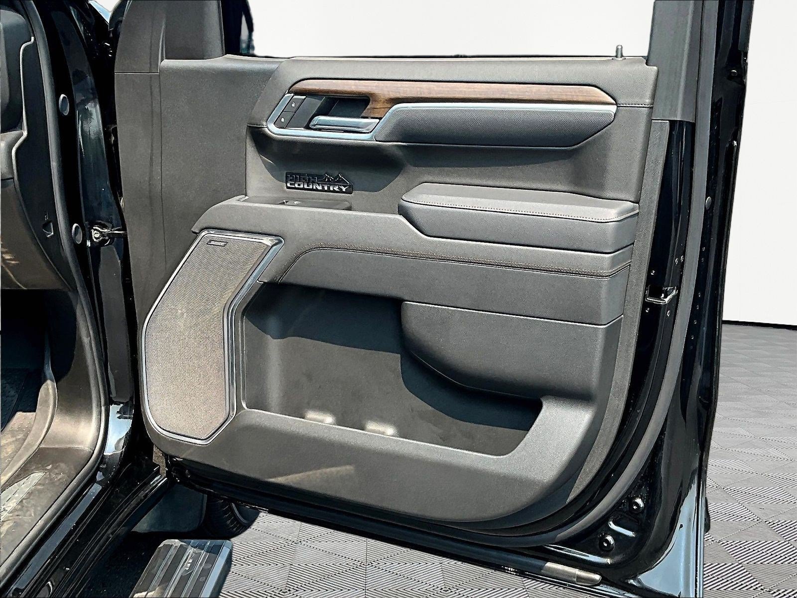 Used 2025 Chevrolet Silverado 1500 High Country w/ High Country Premium Package RWD image 28