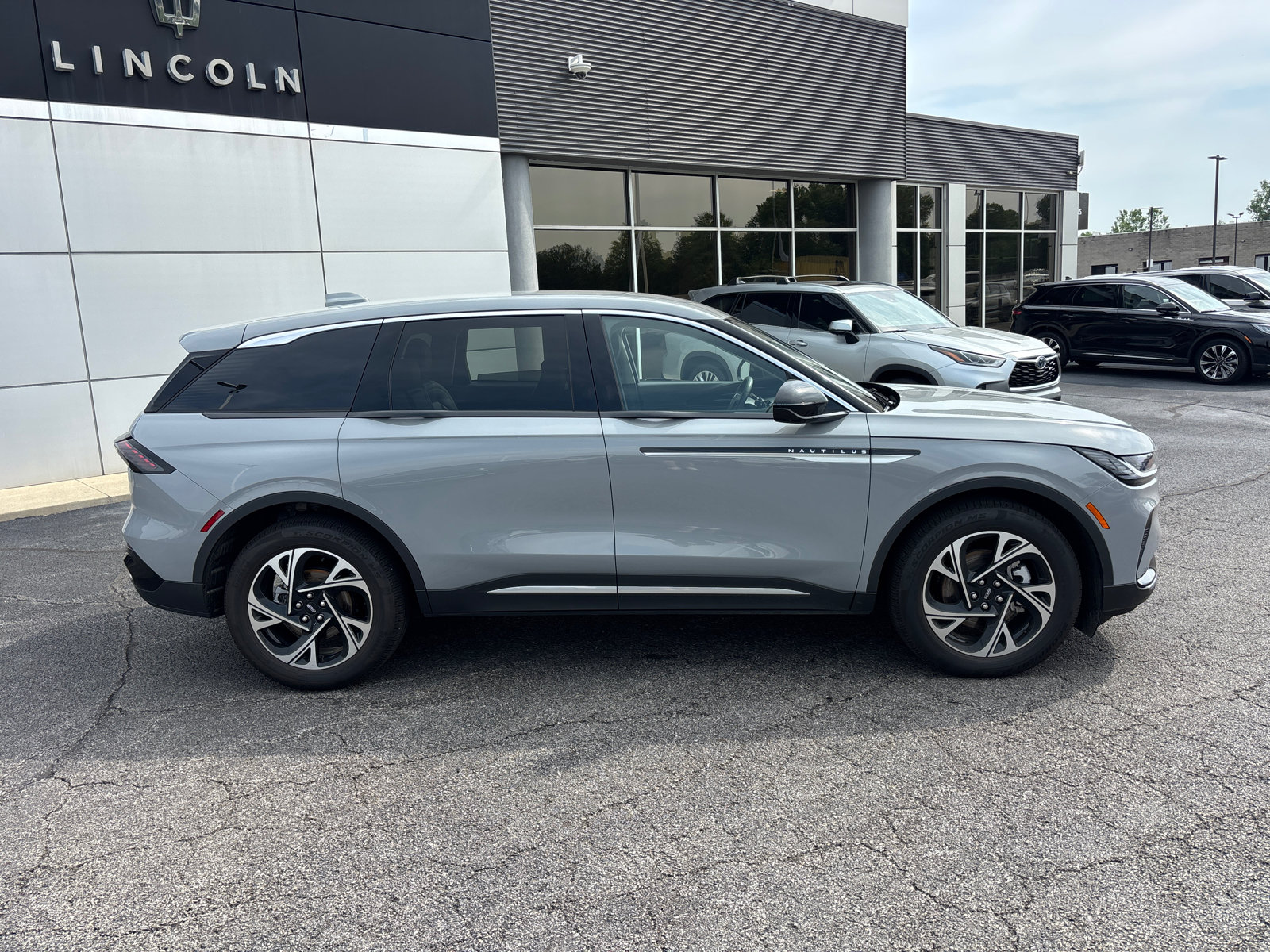 Certified 2026 Lincoln Nautilus Premier AWD/4WD image 8