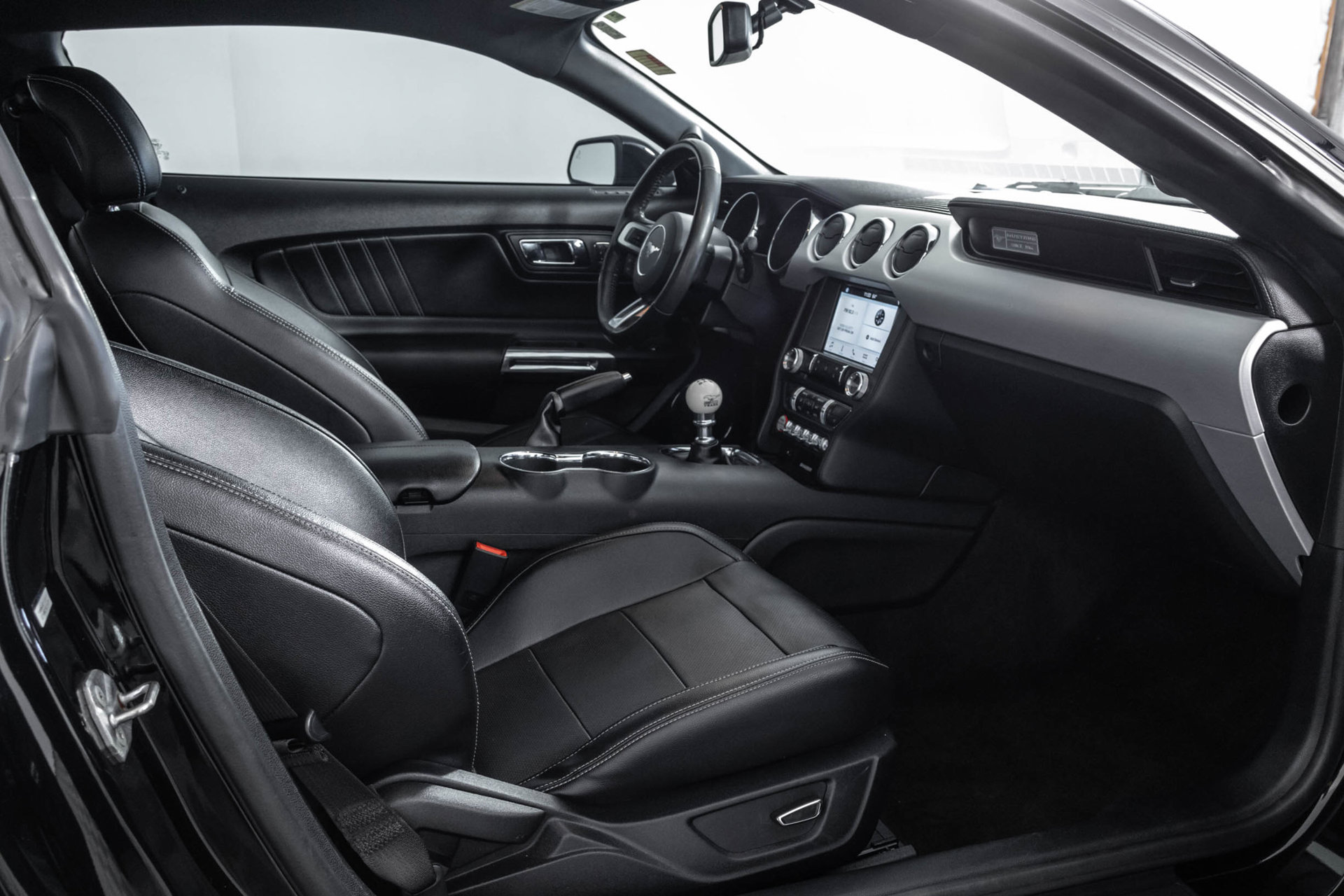 Used 2016 Ford Mustang GT Premium w/ Equipment Group 401A RWD image 37
