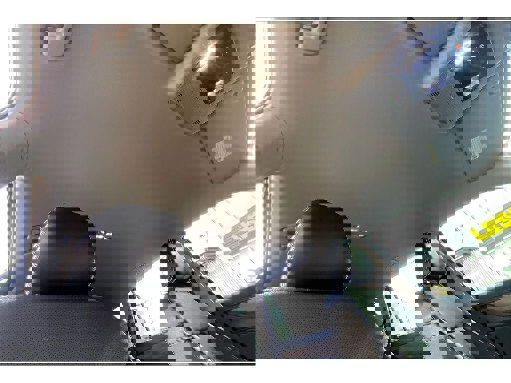 Used 2025 Volkswagen Atlas SE image 18