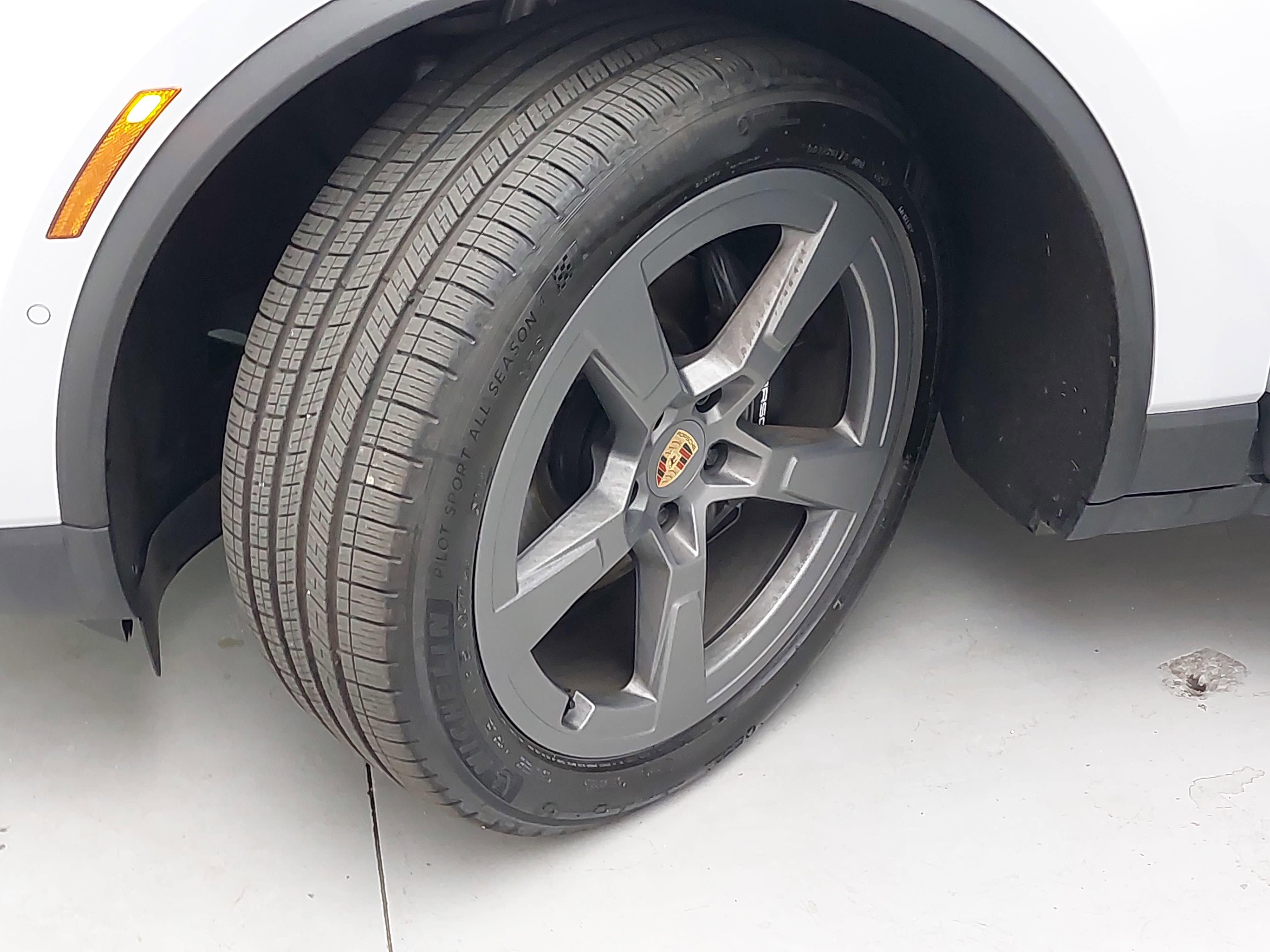 Certified 2025 Porsche Macan Electric RWD image 34