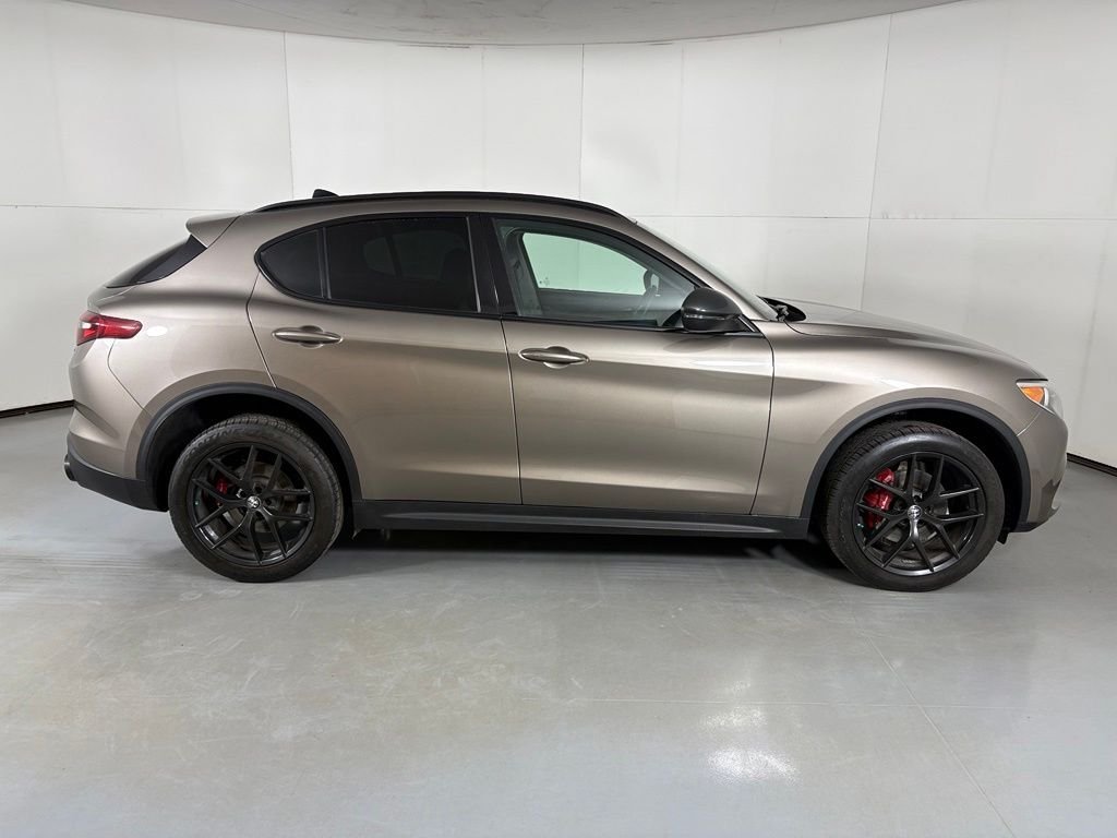 Used 2019 Alfa Romeo Stelvio w/ Nero Edizione RWD image 9