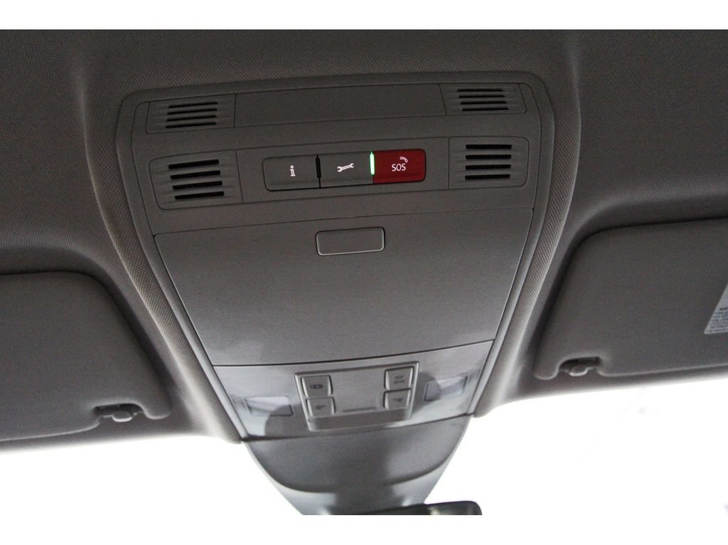 Used 2025 Volkswagen Taos SE FWD image 24