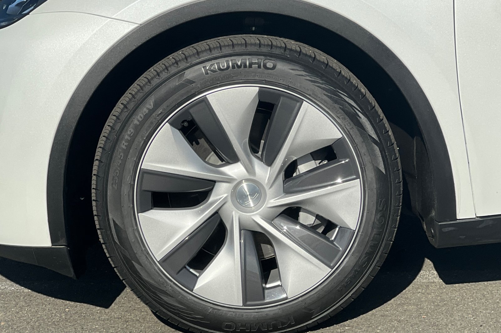 Used 2023 Tesla Model Y Long Range AWD/4WD image 25