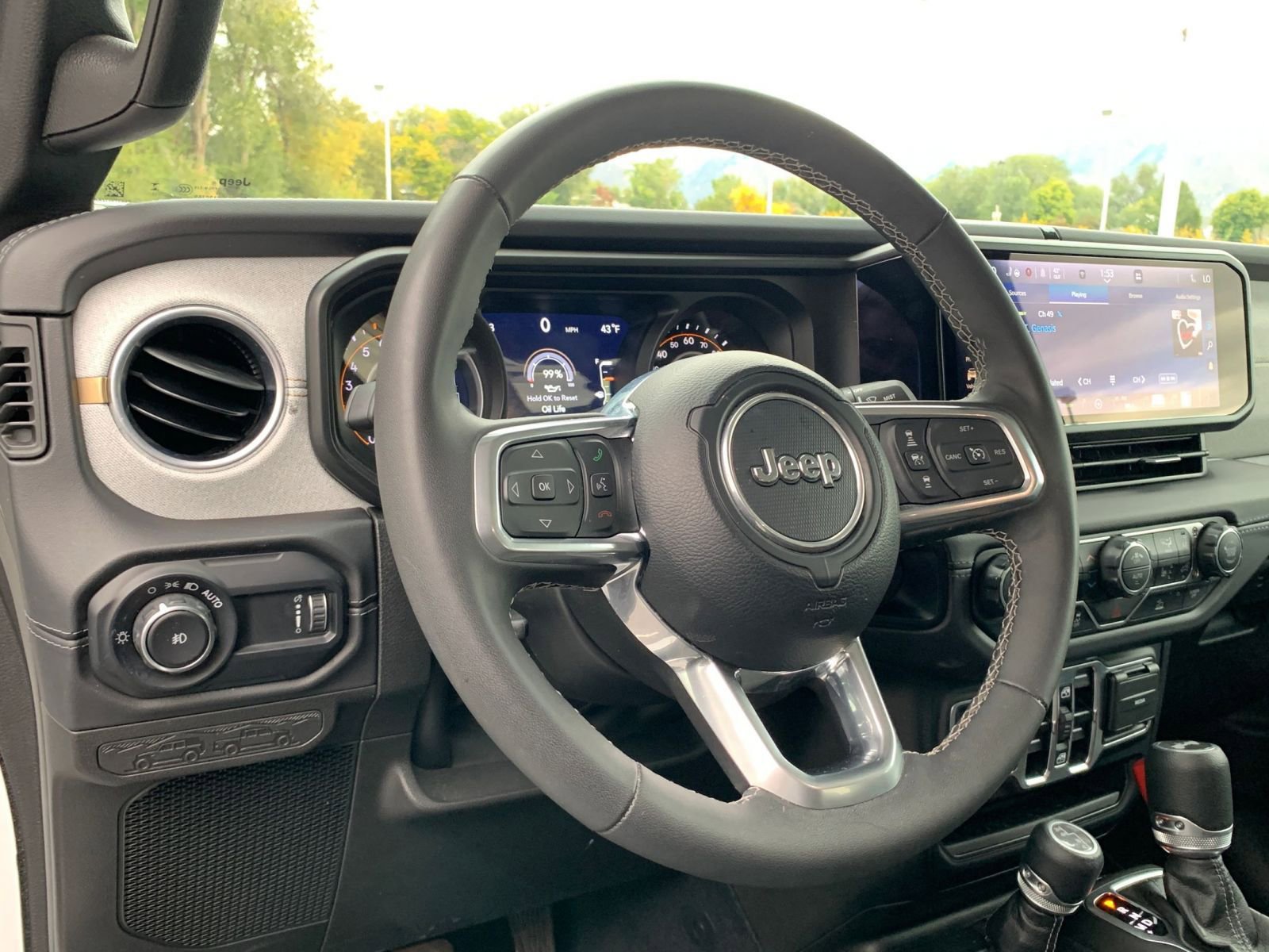 Used 2025 Jeep Wrangler Sahara image 33