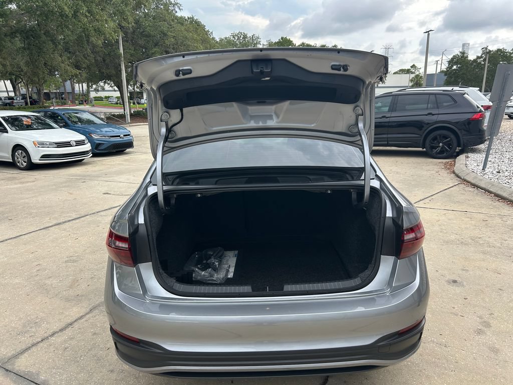 Certified 2025 Volkswagen Jetta SE FWD image 36