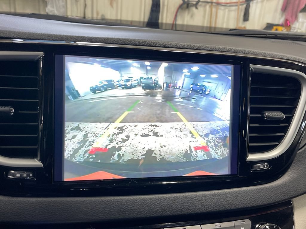 Used 2024 Chrysler Pacifica Touring-L FWD image 24