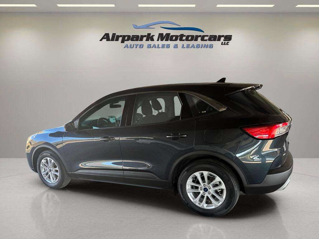 Used 2022 Ford Escape SE image 2