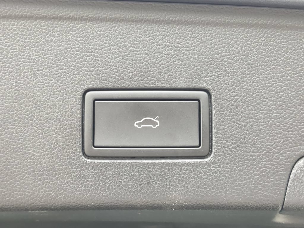 Certified 2024 Volkswagen Atlas Cross Sport SE FWD image 10