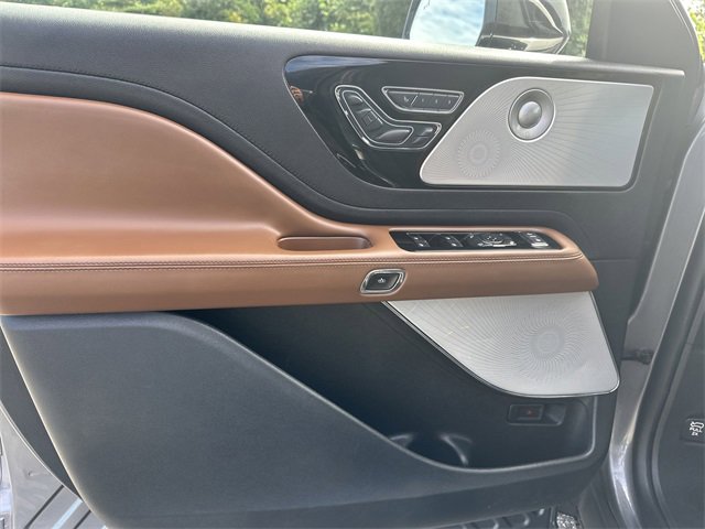Used 2022 Lincoln Aviator Reserve w/ Equipment Group 201A image 10