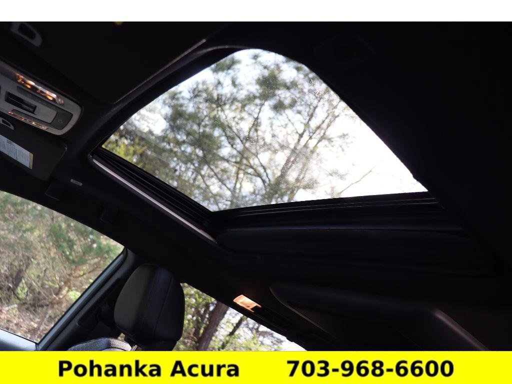 Used 2025 Toyota Sienna XLE Woodland Edition image 23