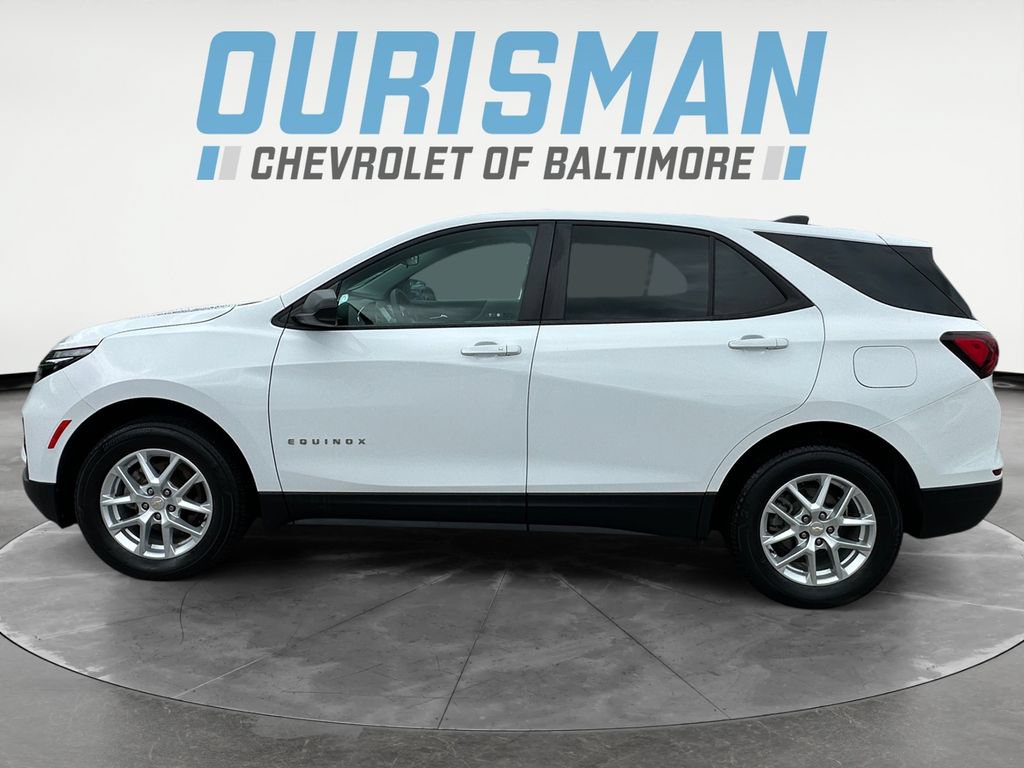 Used 2024 Chevrolet Equinox LS w/ LS Convenience Package AWD/4WD image 3
