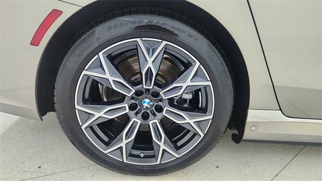 Used 2025 BMW i7 eDrive50 image 61