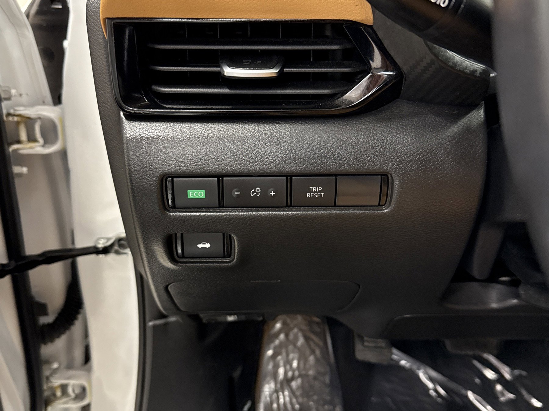 Used 2024 Nissan Sentra SV w/ SV Premium Package image 9