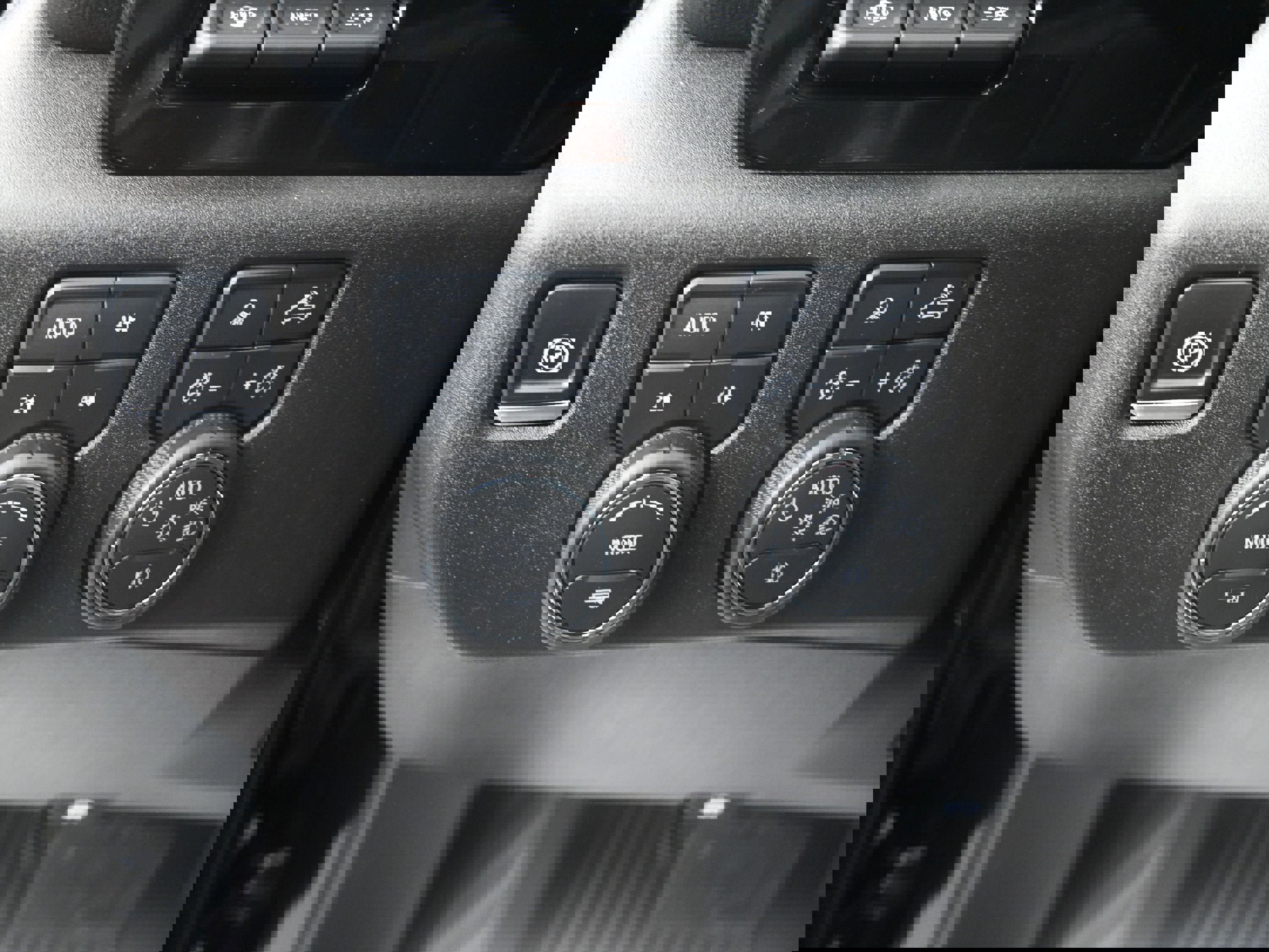 Certified 2025 Chevrolet Silverado 2500 LTZ w/ LTZ Convenience Package image 26