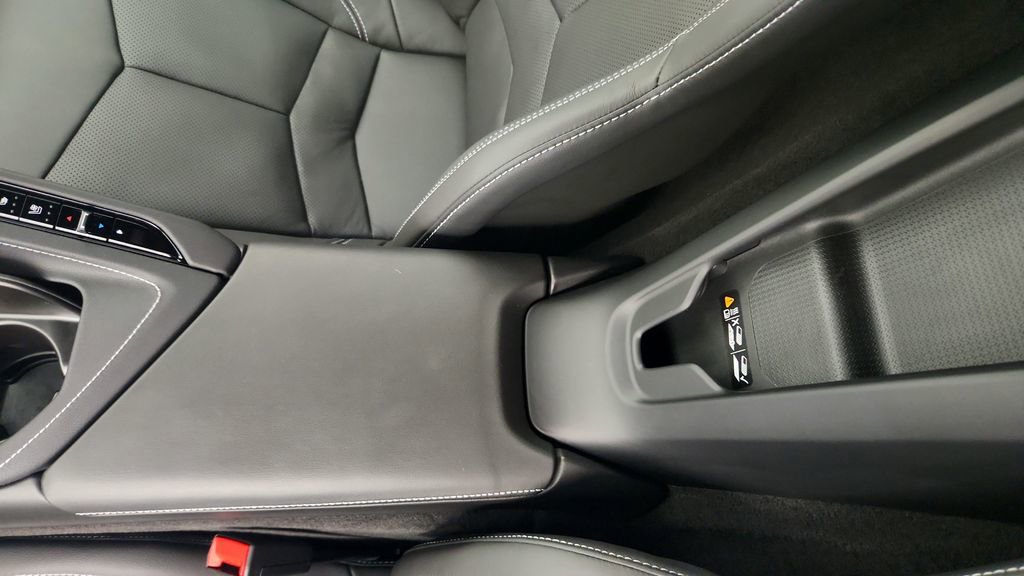 Used 2025 Chevrolet Corvette Stingray Preferred Cpe w/ Stealth Interior Trim Package image 19