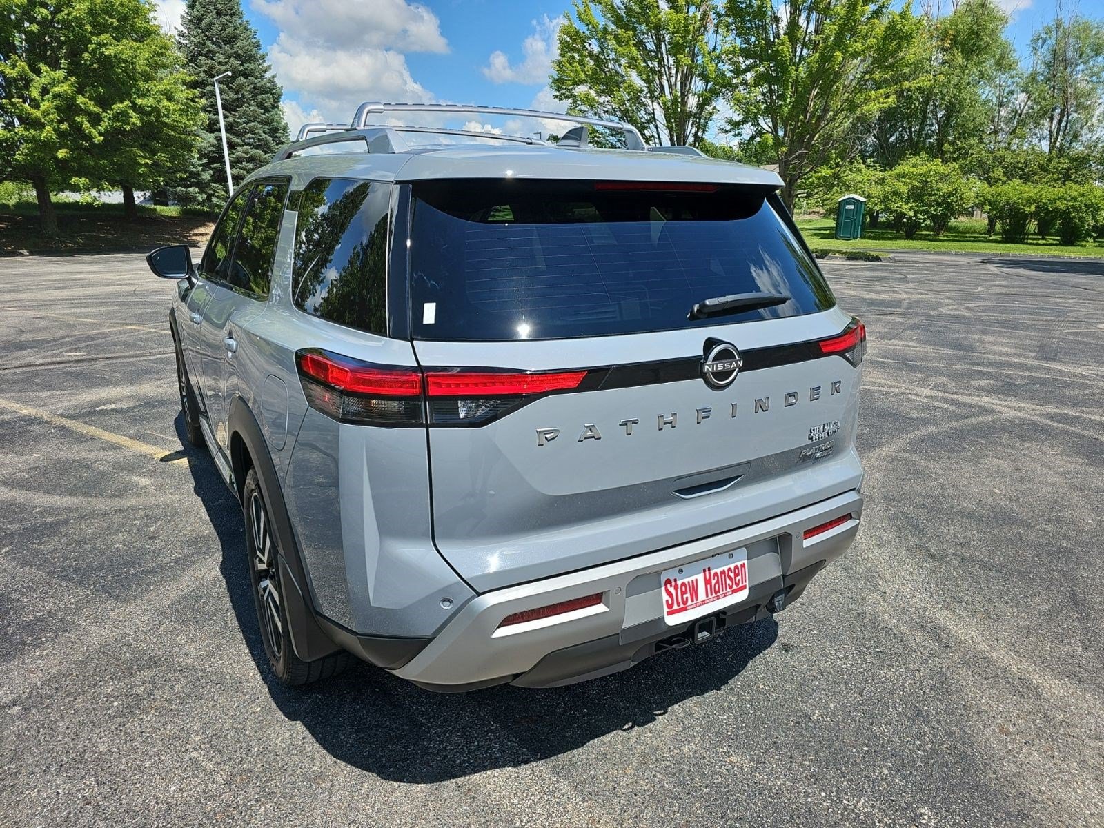 Used 2024 Nissan Pathfinder Platinum AWD/4WD image 3