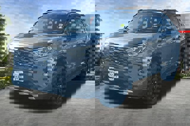 Used 2021 Toyota RAV4 XSE AWD/4WD image 3