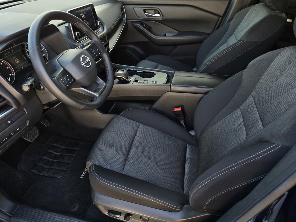 Used 2025 Nissan Rogue SV image 19