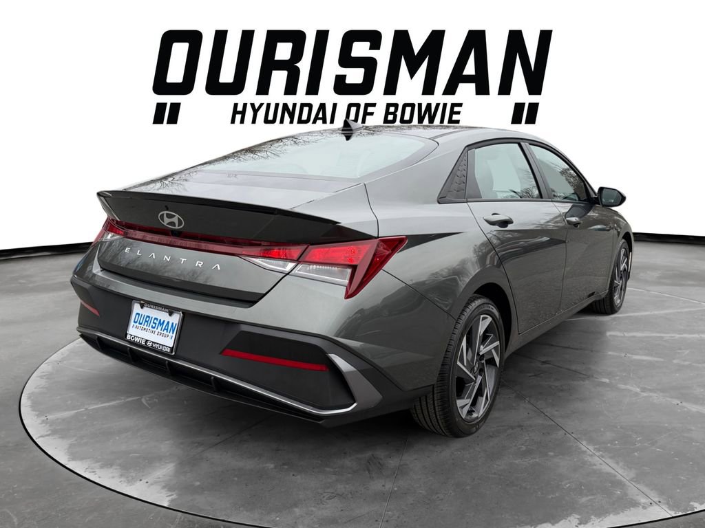 Used 2025 Hyundai Elantra Sport image 6