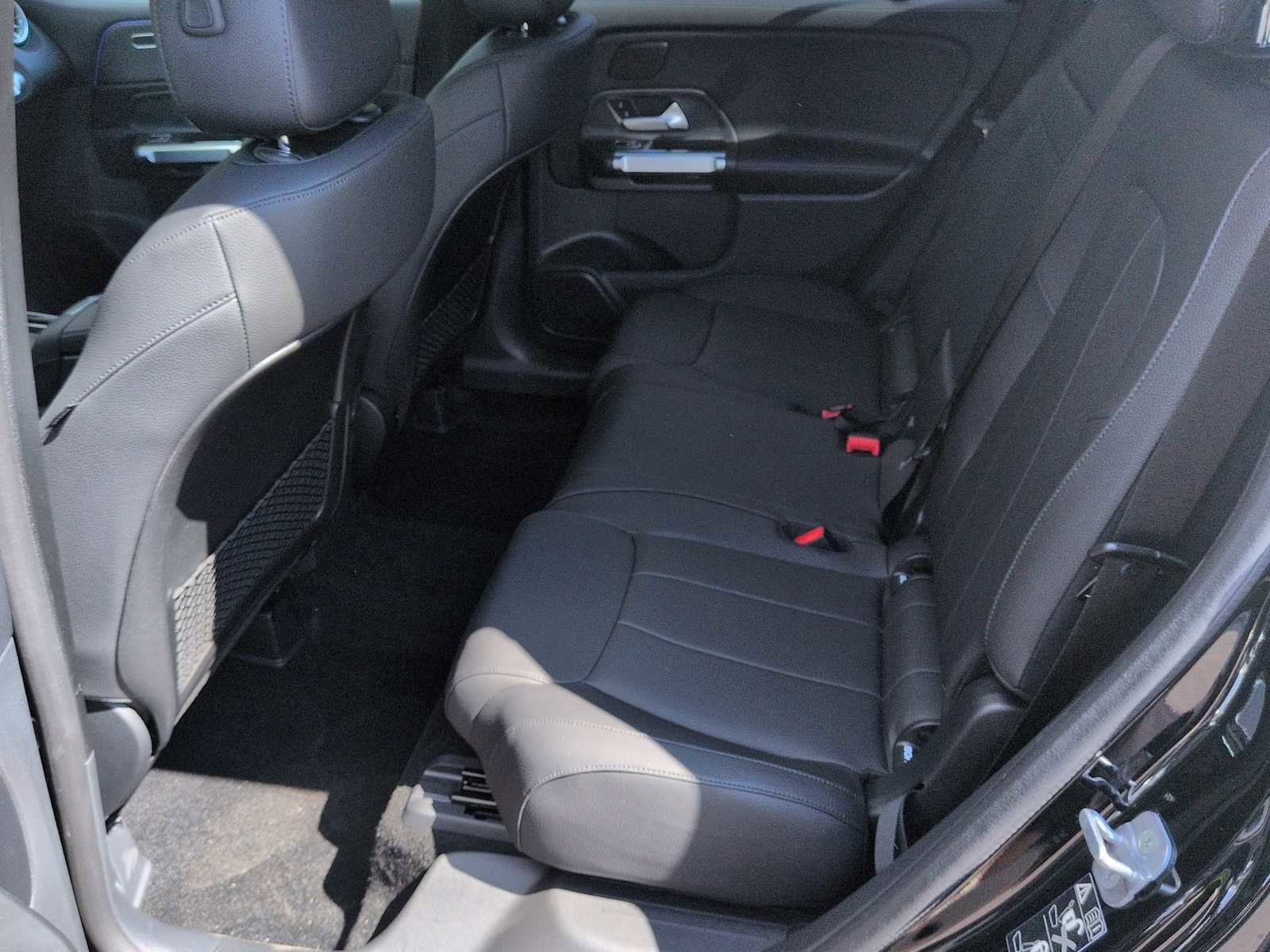 Used 2026 Mercedes-Benz GLB 250 4MATIC image 21