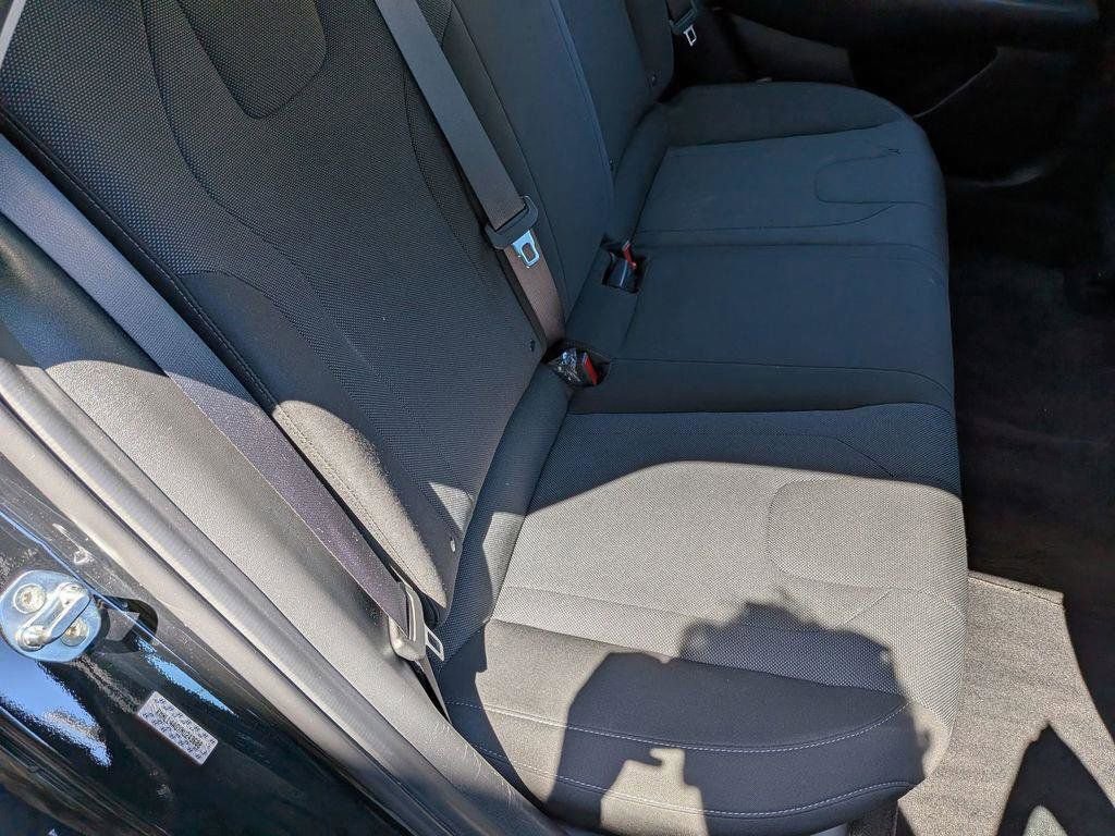 Used 2022 Hyundai Elantra SE FWD image 22