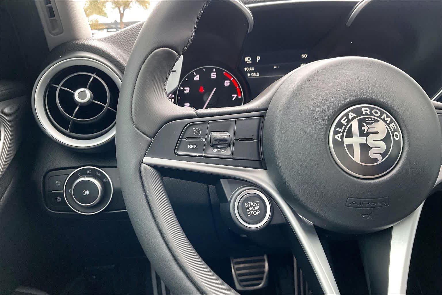 Used 2018 Alfa Romeo Giulia Ti Sport w/ Quick Order Package 22U Sport RWD image 23