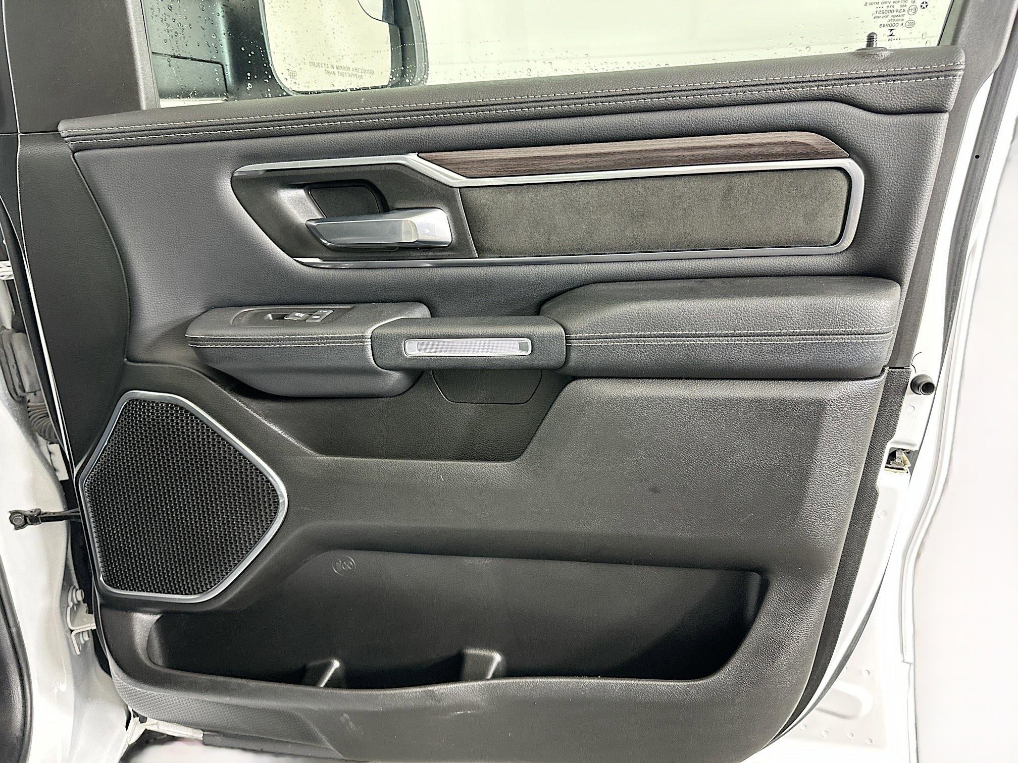 Used 2025 RAM 1500 Laramie image 33