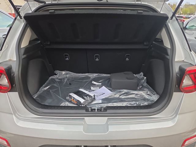 Used 2025 Hyundai Venue SEL FWD image 11