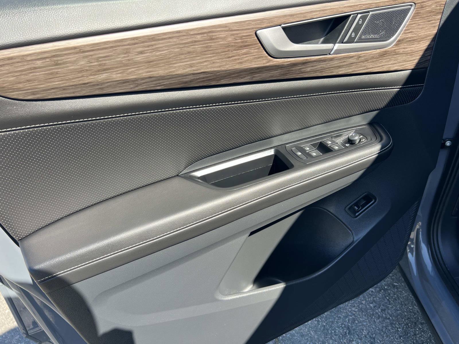 Certified 2025 Volkswagen Atlas SEL Premium R-Line image 6