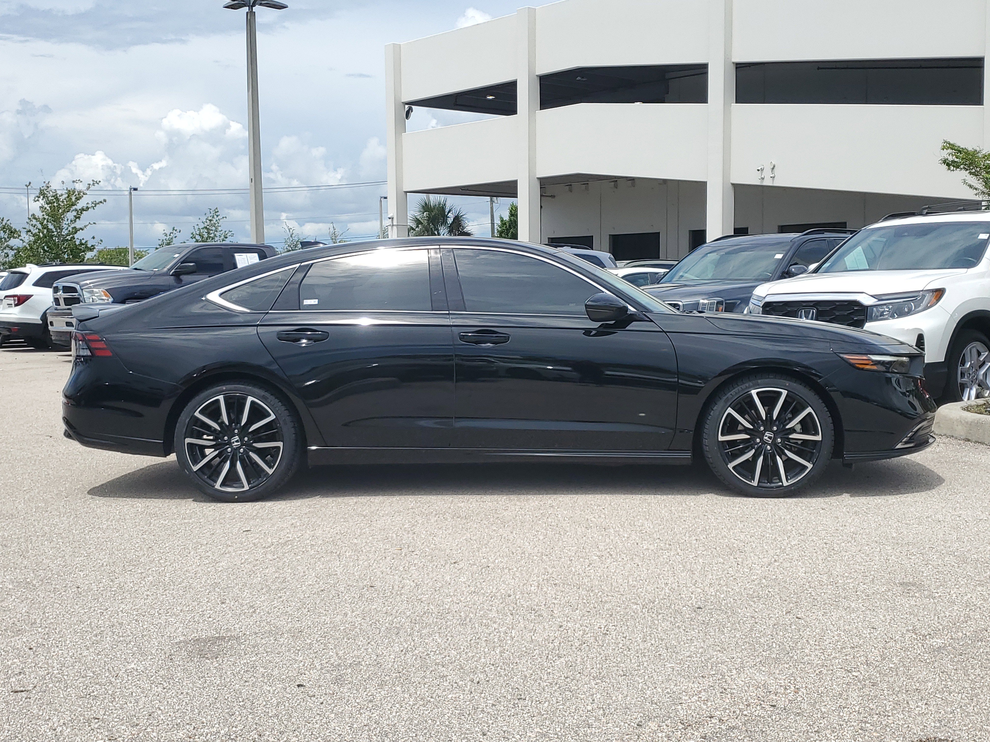 Used 2024 Honda Accord Touring image 4