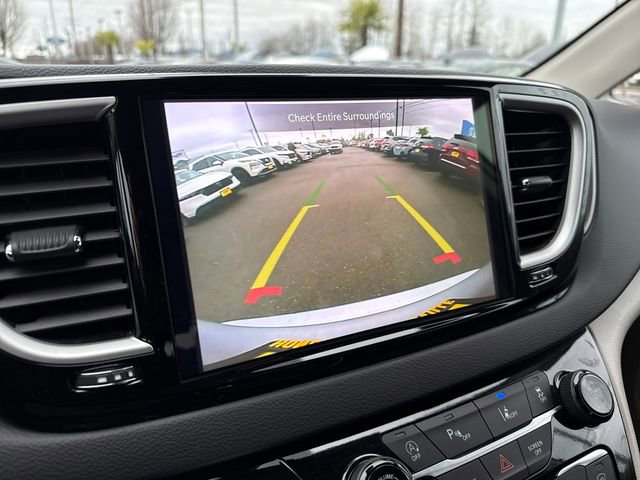 Used 2024 Chrysler Pacifica Touring-L image 23
