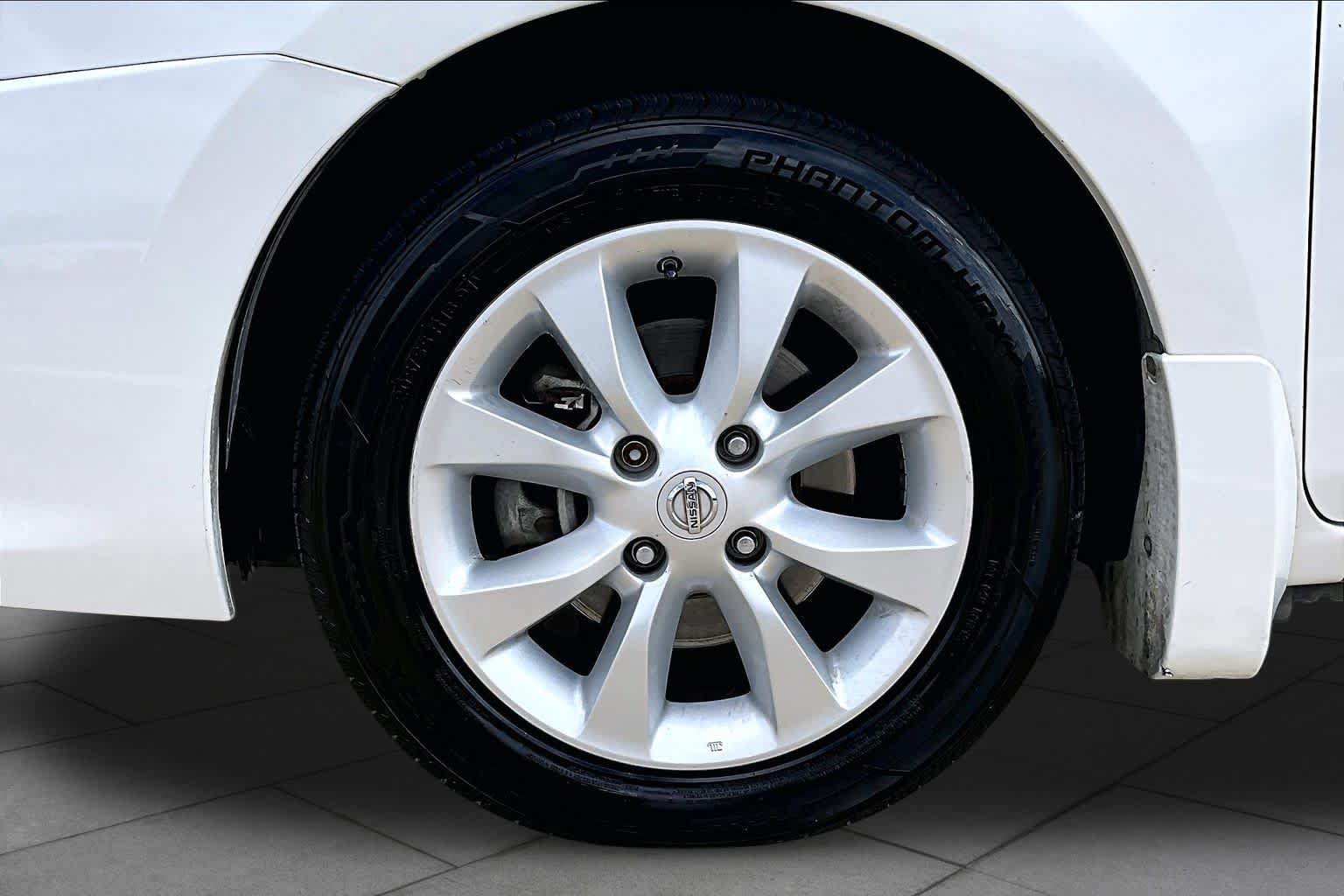 Used 2012 Nissan Sentra 2.0 SL w/ Navigation Pkg FWD image 8