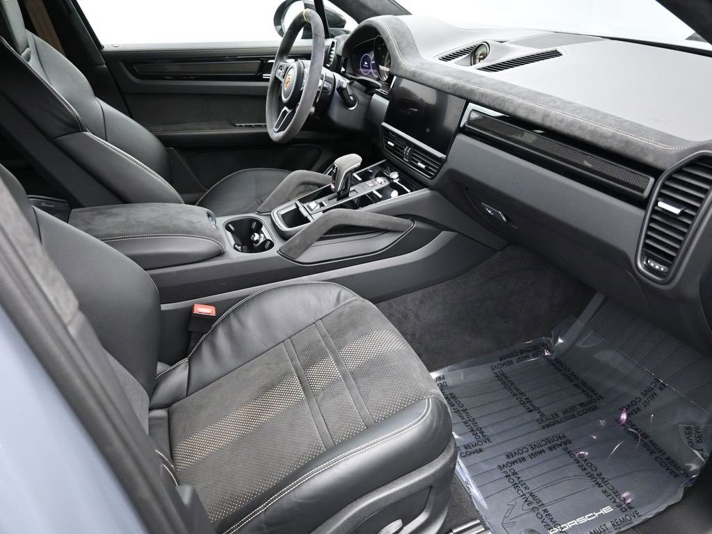 Used 2023 Porsche Cayenne Turbo GT image 11