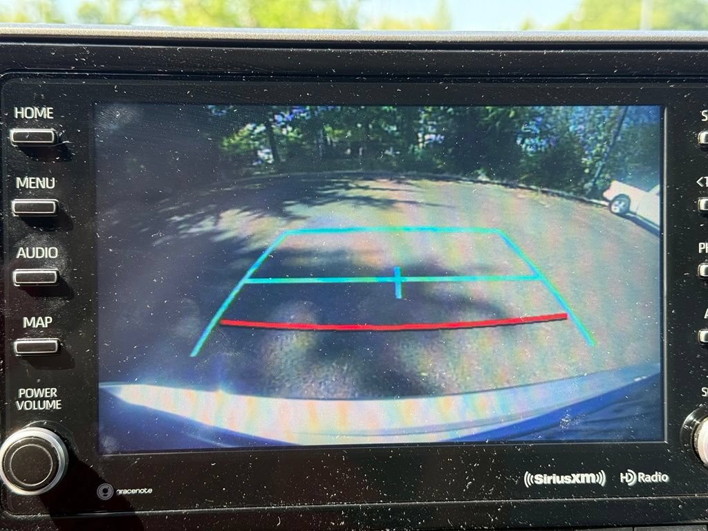 Used 2021 Toyota Highlander XLE AWD/4WD image 11