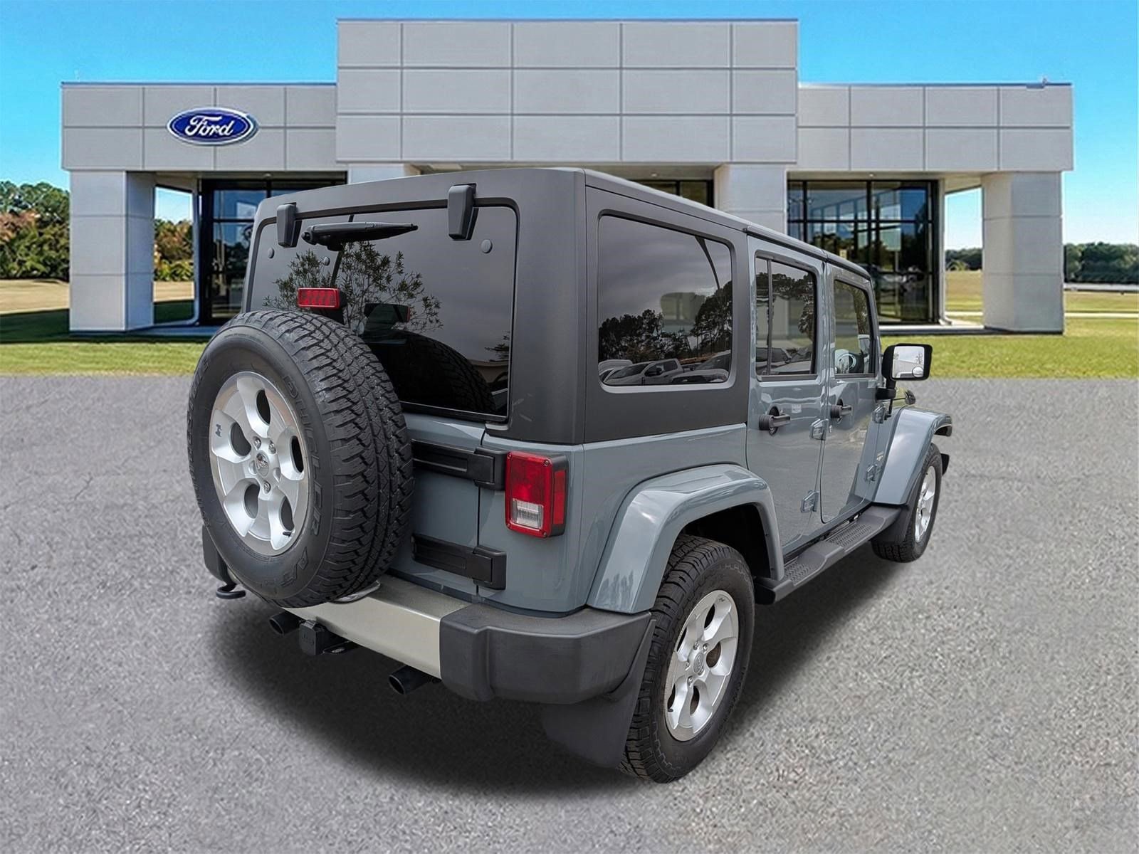 Used 2015 Jeep Wrangler Unlimited Sahara video 2